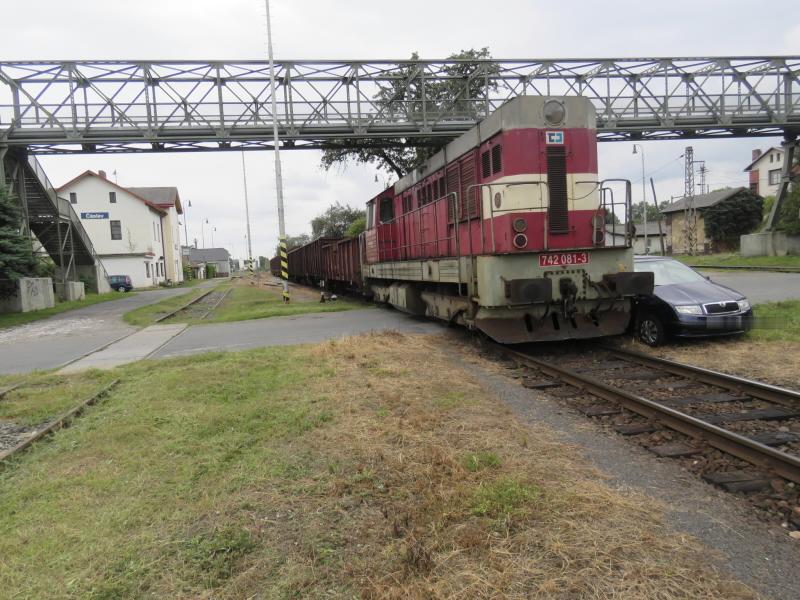 střet vlaku a vozidla 2
