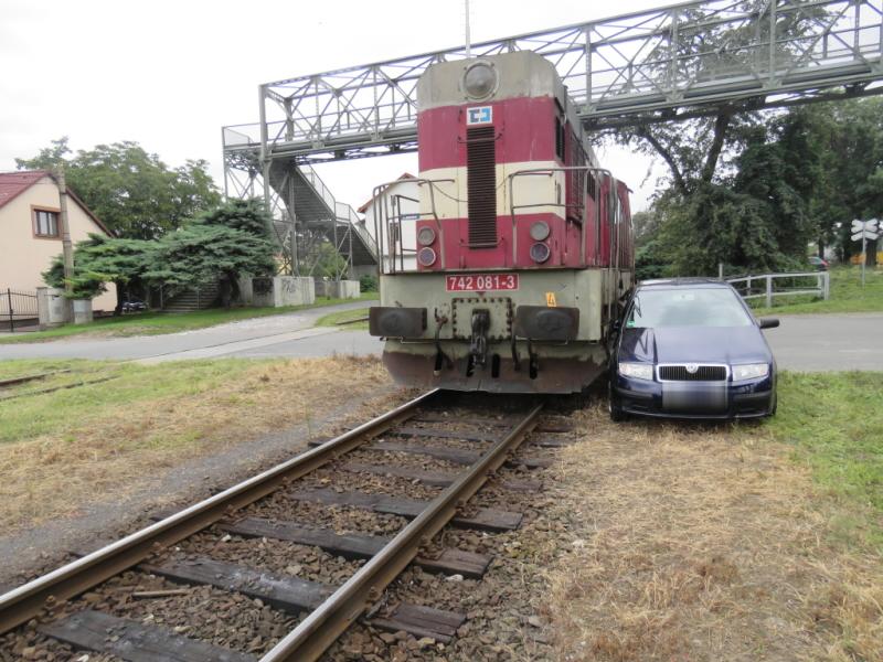 střet vlaku a vozidla 4