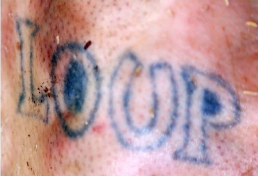 tetování na levém rameni