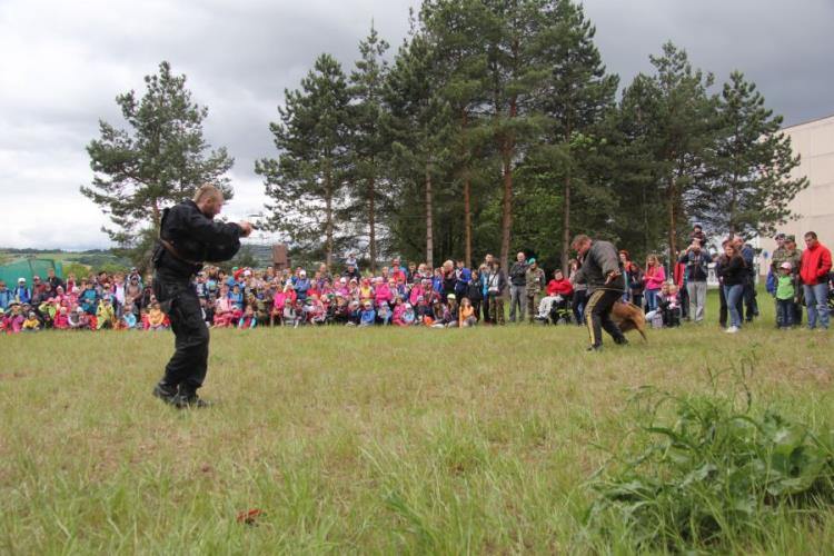 ukázka práce policejních psovodů 5