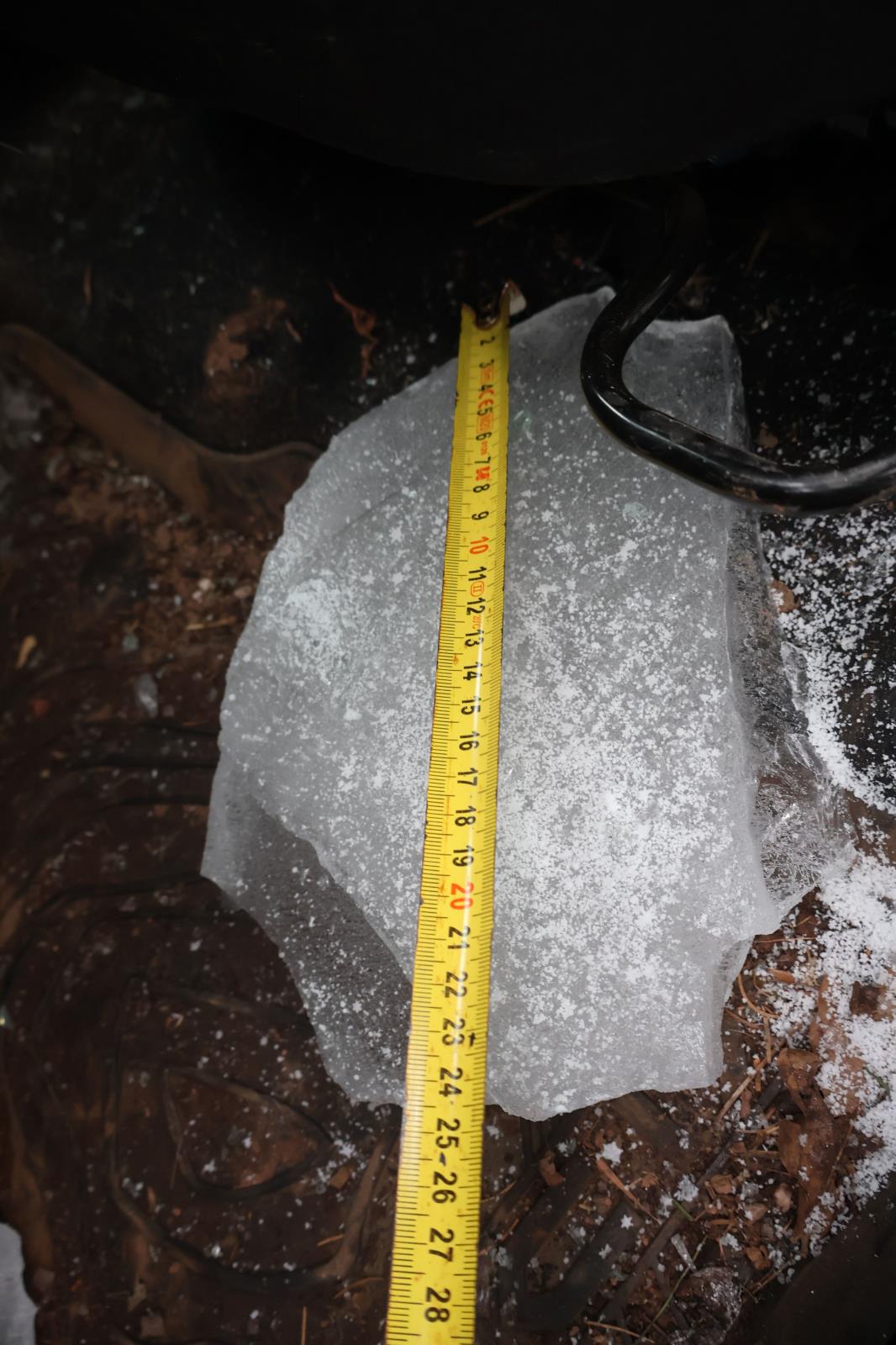 uvolněný led z vozidla