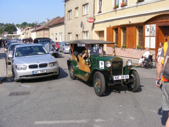 další se připravuje na trať