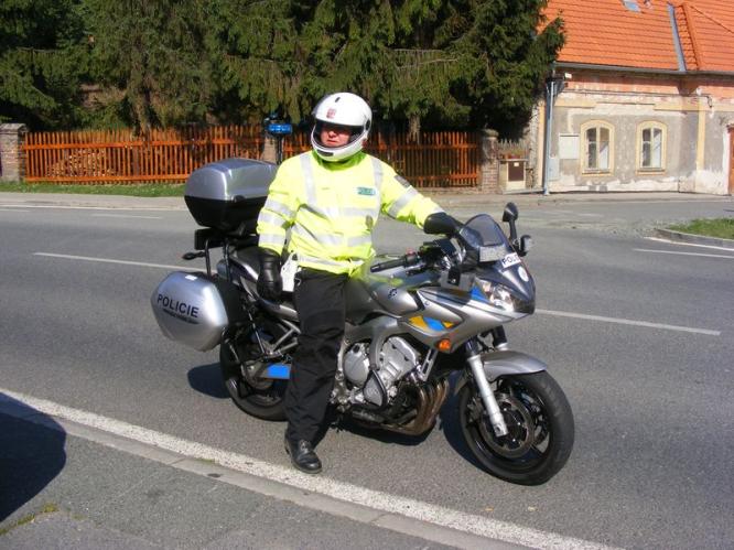 na průběh závodů dohlíželi i policisté na motocyklech