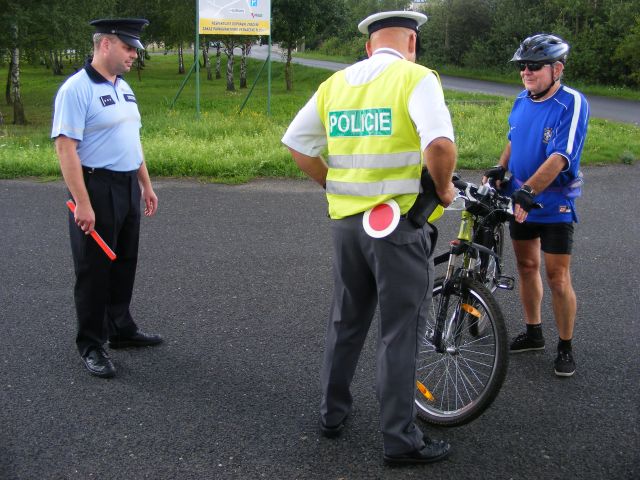 většina kontrolovaných měla přilbu.jpg