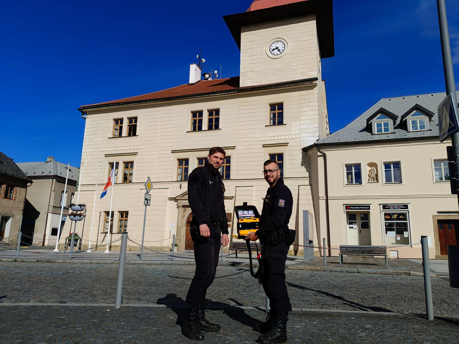 vlevo prap. Bc. Radek Sokola a prap. Bc. Matěj Štejfa