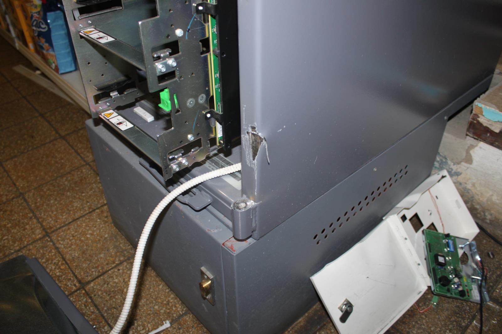 vloupání do bankomatu