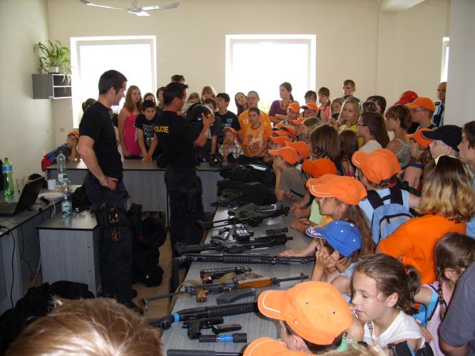 vybavenost policistů.JPG