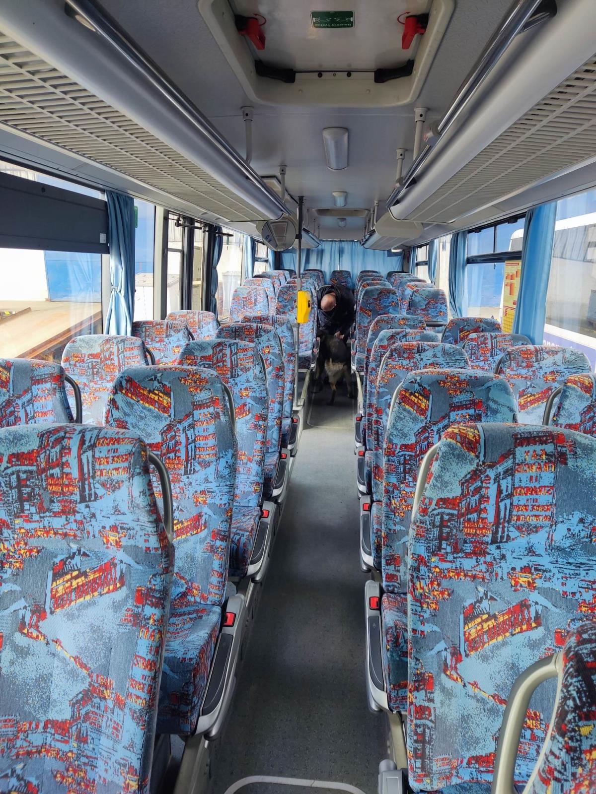 vyhledávání výbušnin - bus.jpg