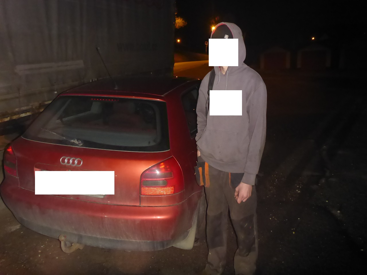 za volantem Audi A3 seděl mladistvý