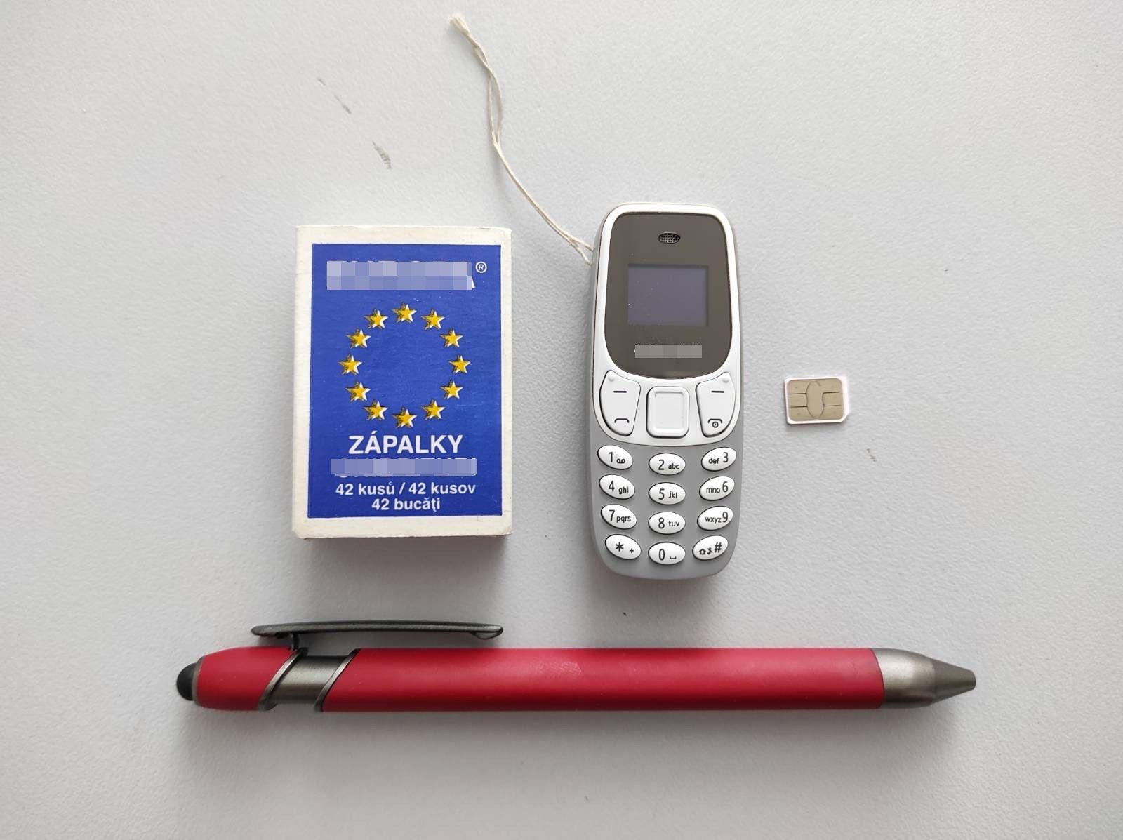 zadržený mini telefon.jpg