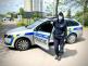 zasahující policistka