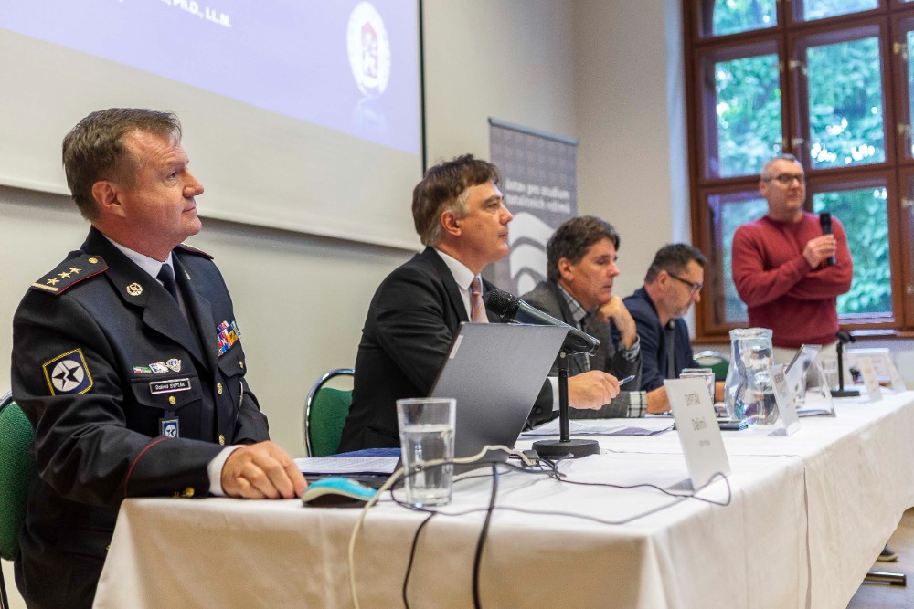 zdroj: ÚSTR - ÚDV SKPV na konferenci o bezpečnosti totalitních režimů