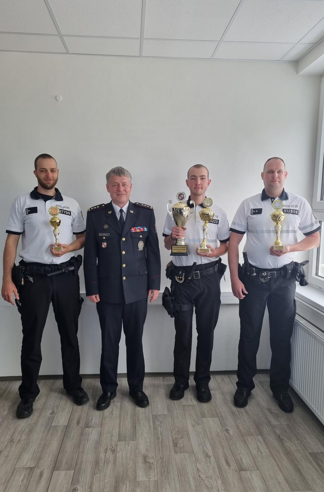 zleva pprap. Daniel Čížek, plk. Mgr. Libor Špráchal, prap. Lukáš Musílek, prap. Zdeněk Prokopec