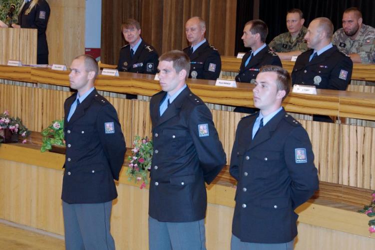zvlášť ocenění policisté z kurzu.jpg