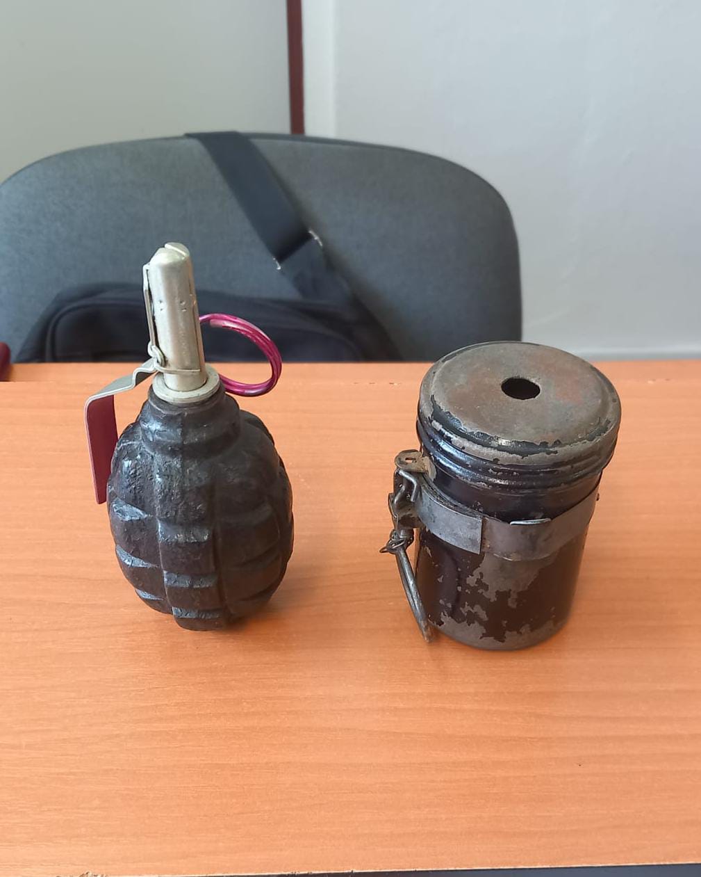 Litoměřicko - Granáty RG F-1 a RG 5CV bez interních součástek (neobsahovaly žádné vysušené ani zápalné slože)