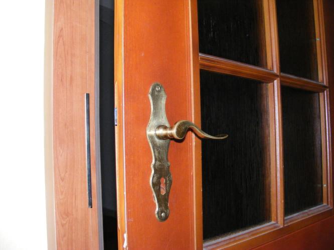 Otevřené dveře hnědé.jpg 