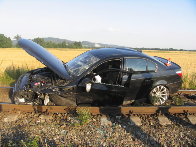 4) Zcela zdemolované BMW 