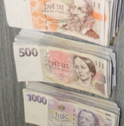 peníze bankovky1 183.jpg 