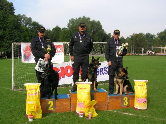 přebor psovodu 8-08 c 8 vitez hlidkovi.jpg 