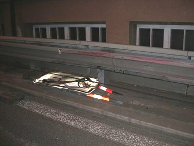 HK Okružní ul.- poškozená dopravní značka.jpg 