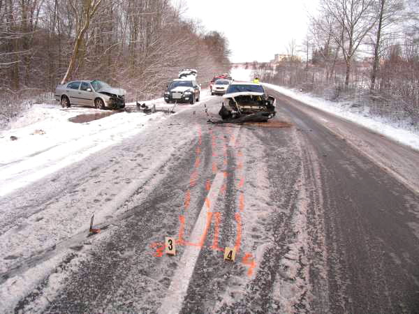 22.11. zasněžená silnice na Rychnovsku 