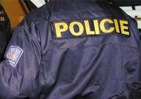 policie-nápis na zádech 