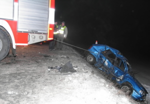 nehoda 8.1.09 HZS - zajistili vozidlo proti dalšímu pohybu 
