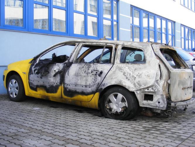 Ohořelé auto.jpg 