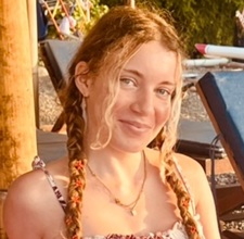 LAURA PETEROVÁ