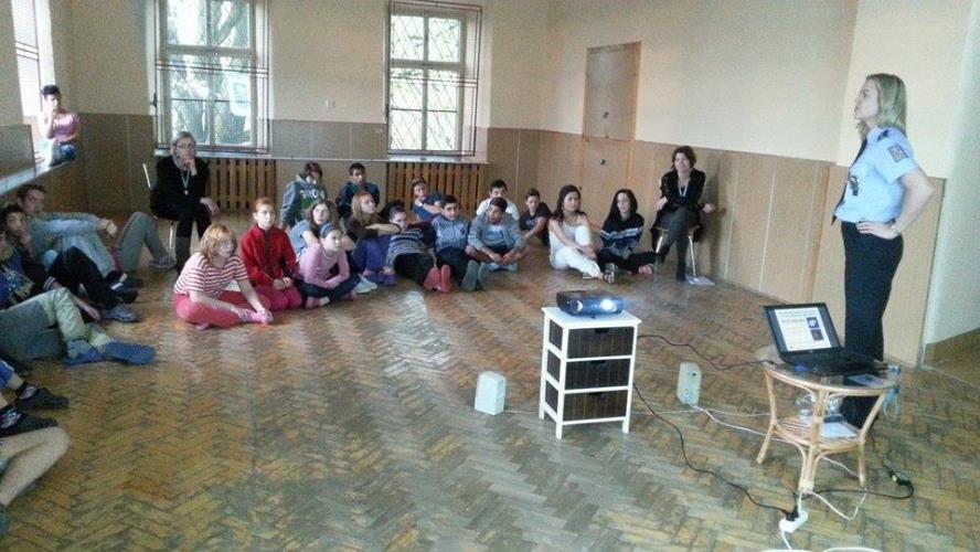 04.11.2014 DD Radkov Dubová - "Nelegální drogy a zákon"