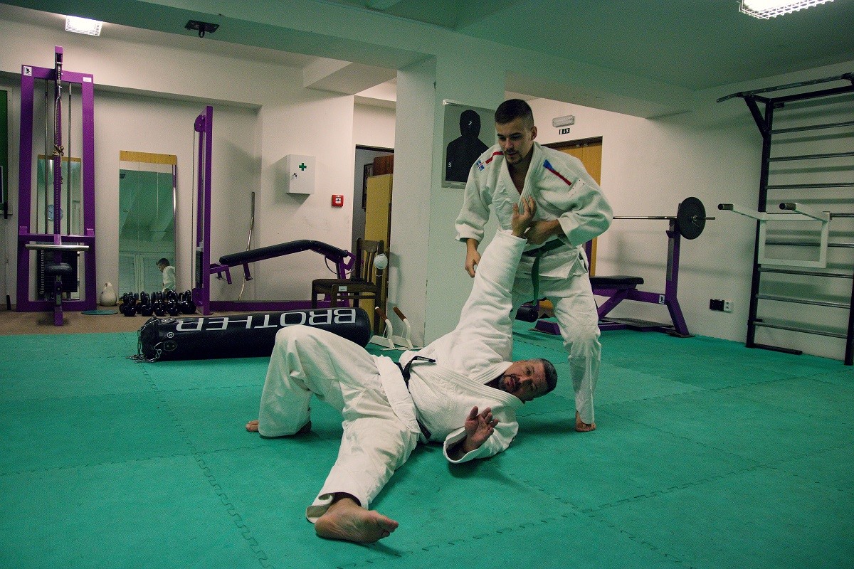 6 6- foto otec a syn na tatami pri vycviku.jpg