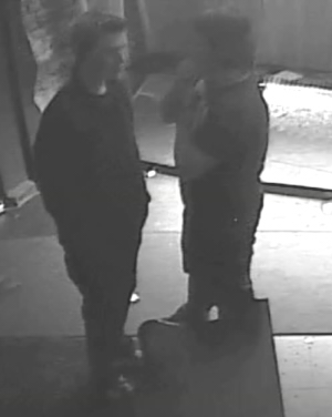 Mladíci na disco 04.jpg