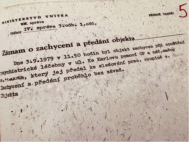 Z univerzity do uniformy nočního hlídače.png