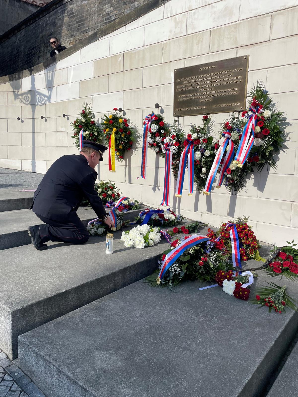 Ředitel ÚDV SKPV uctil památku.jpg