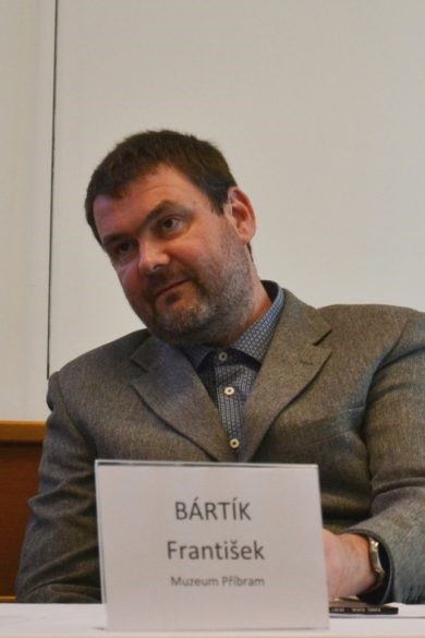 PhDr. František Bártík během svého vystoupení na mezinárodní konferenci.jpg