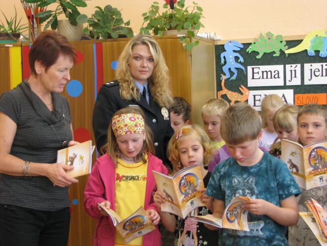 Předávání AJAXOVA zápisníku na 3.ZŠ v J.Hradci .JPG