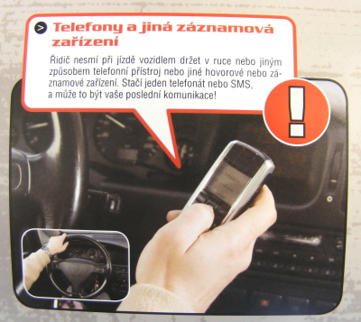 Ruce na volant - telefon - 400.jpg