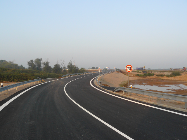 silnice u Opatovic nad Labem