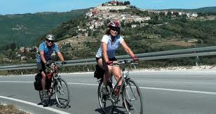 cyklisti na silnici.jpg