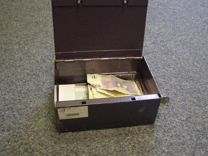 Krádež finančí hotovosti