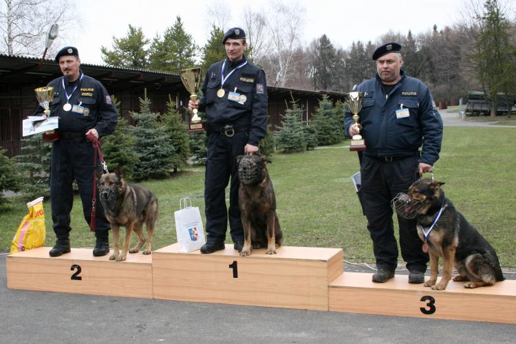 prebor psovodi stupne-vitezu-msk-preboru_th.JPG