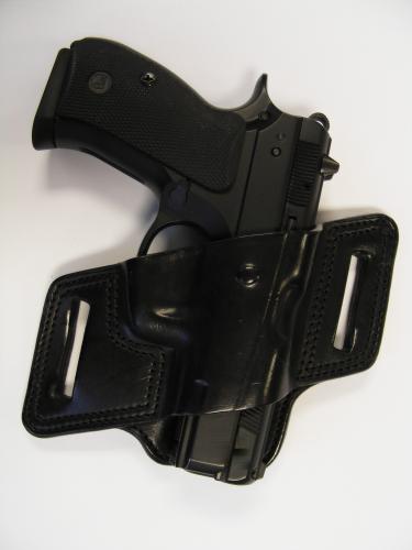 Zbraň v pouzdře.jpg