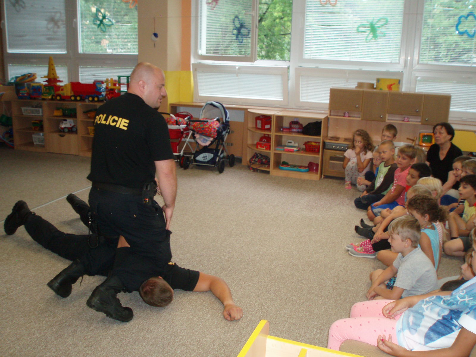 Ukázka zadržení pachatele