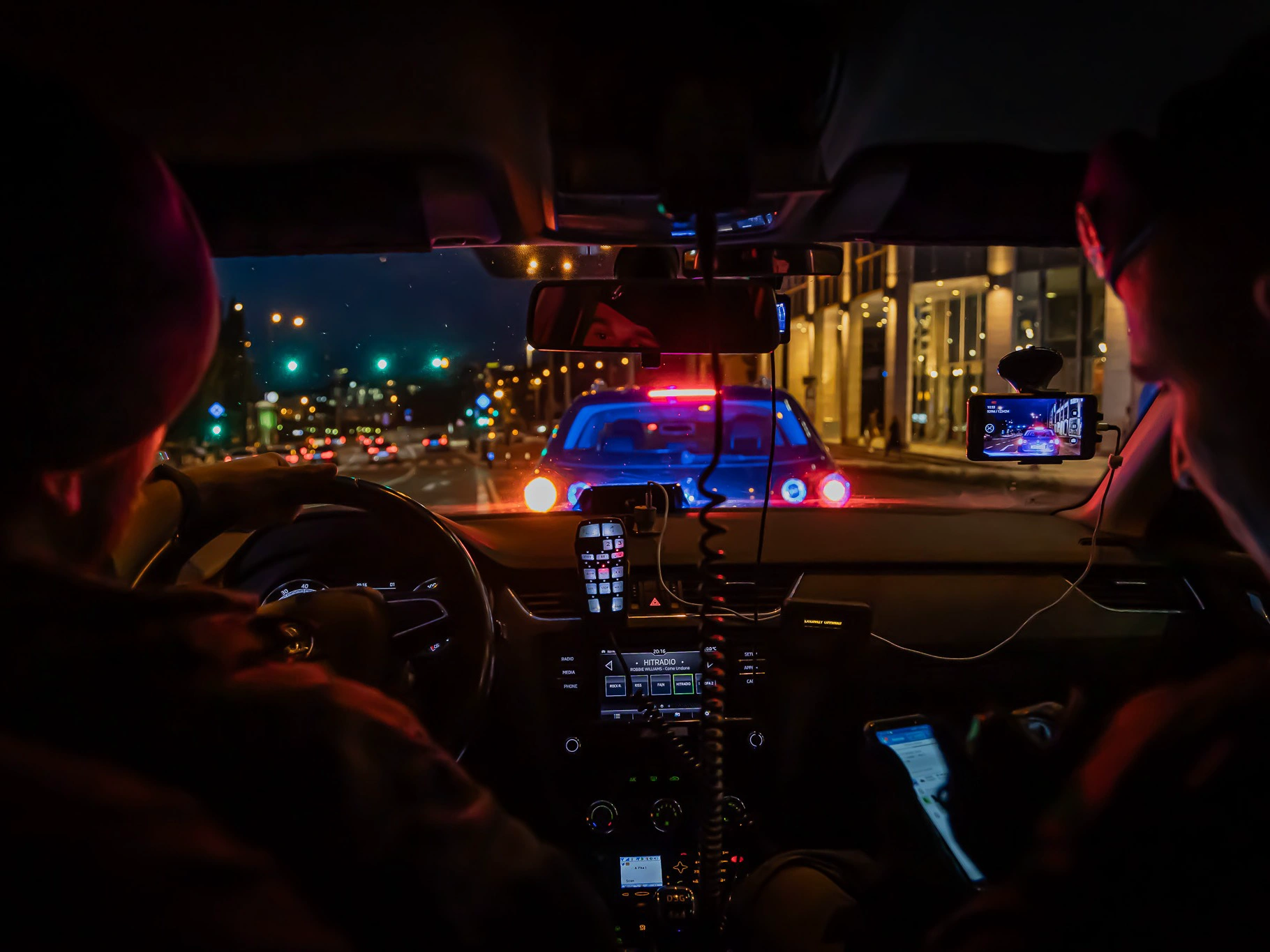 Výtržnictví a napadení policistů