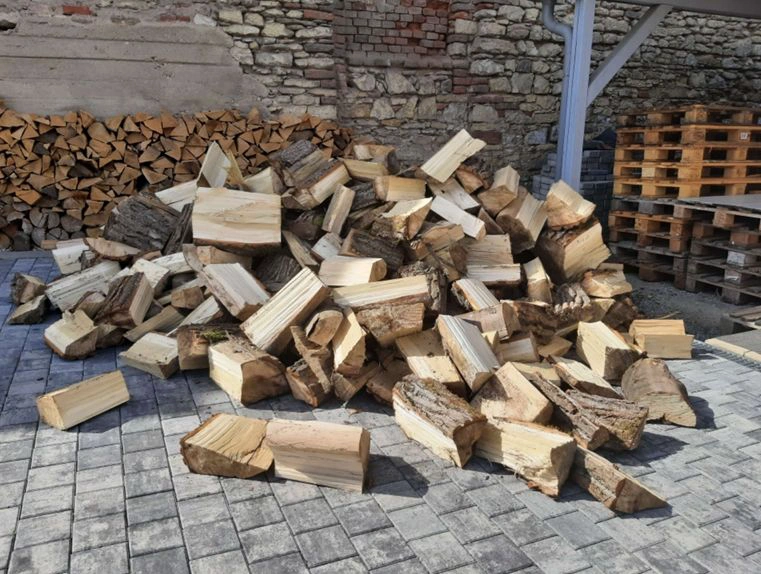 Policie varuje před podvody při nákupu paliva na topnou sezónu