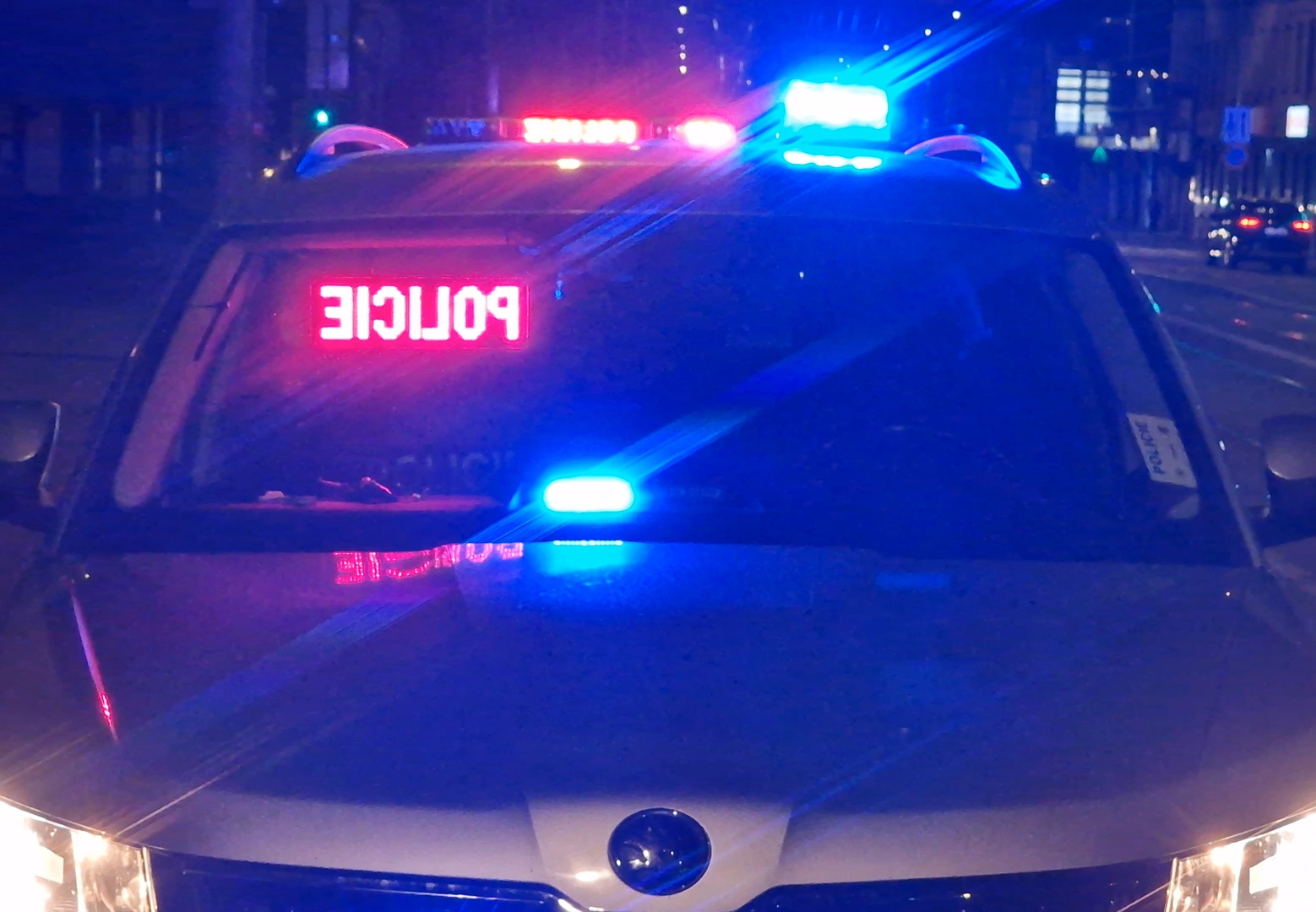 Dvojice pod vlivem alkoholu vylezla na jeřáb v centru Brna