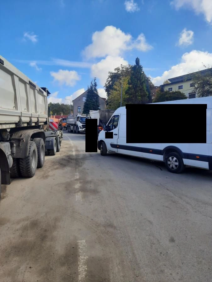 Řidič s dodávkou při couvání narazil do chodce
