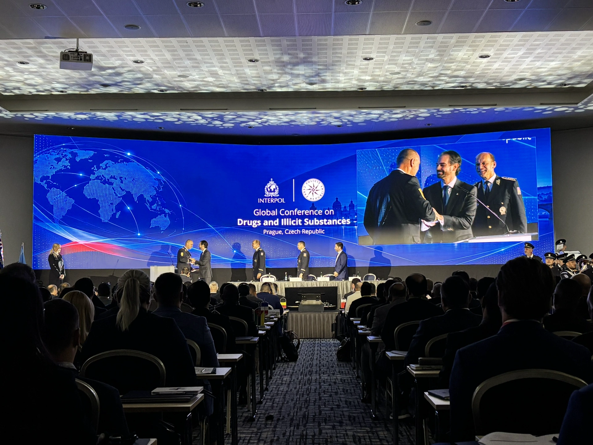 Pražská konference INTERPOLu: Státy musí rychleji sdílet informace a reagovat na nové hrozby