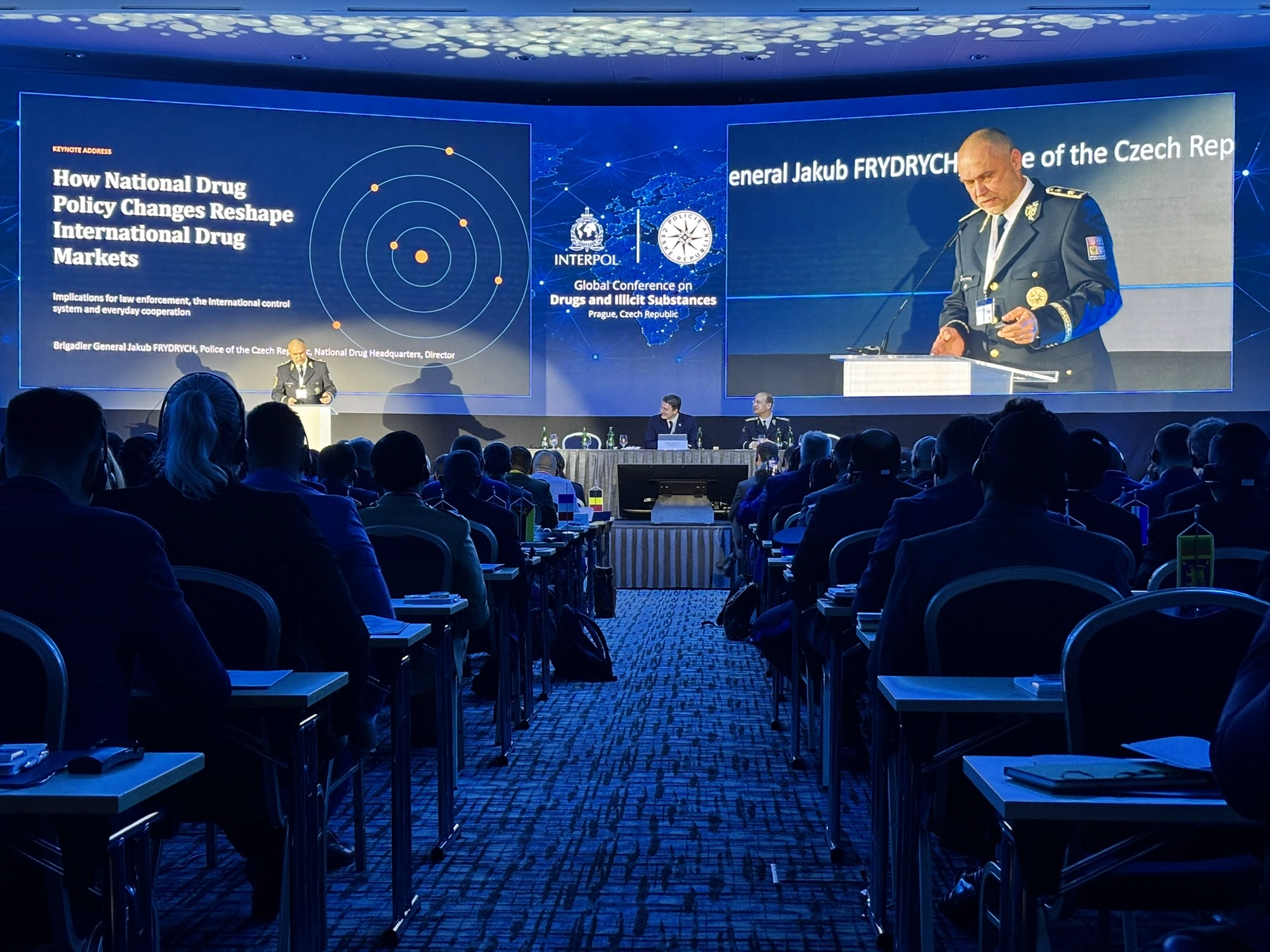 V Praze začala globální konference INTERPOL. O boji proti drogám jednají zástupci přes 100 zemí