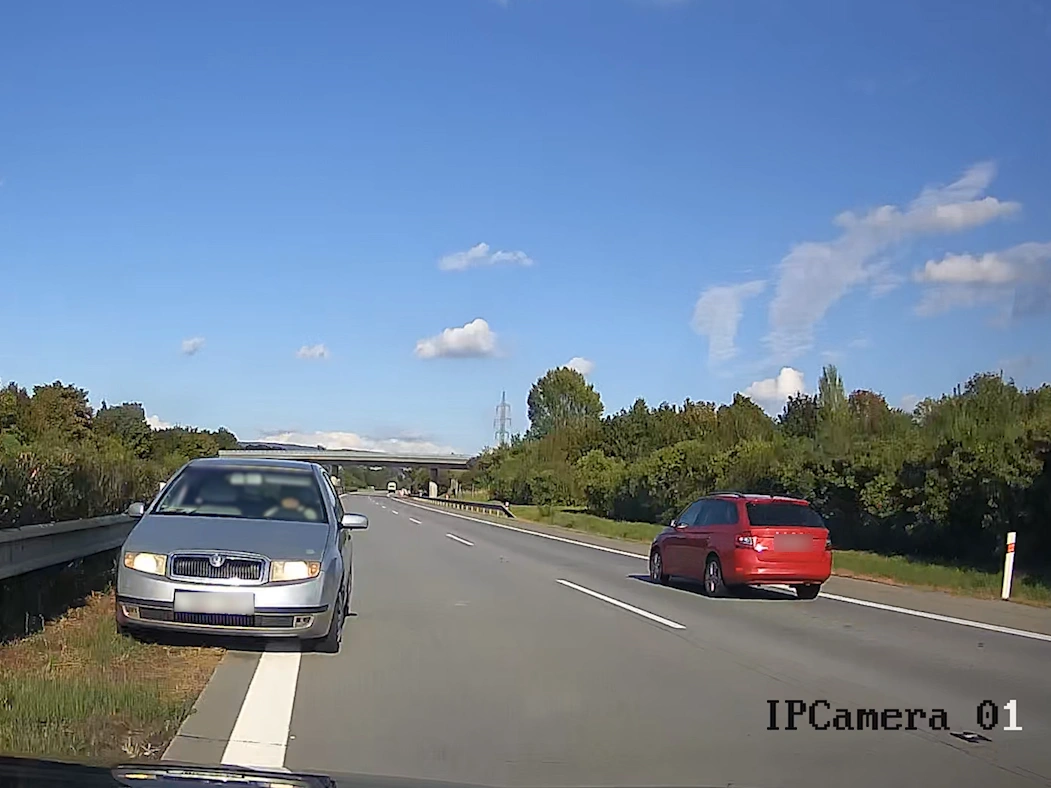 Najel do protisměru na dálnici D35 